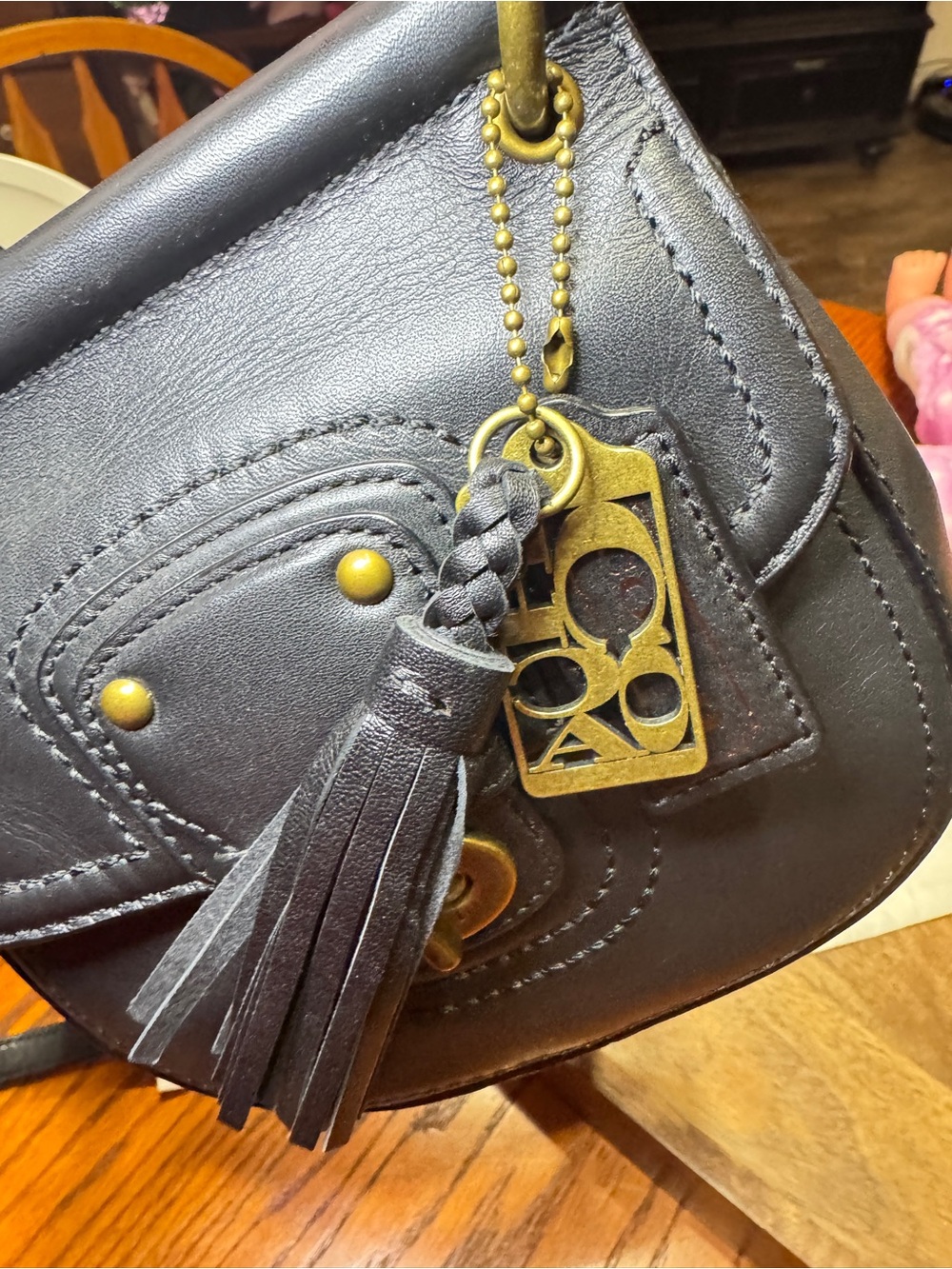 NWT Vintage Coach Black Leather Saddle Crossbody with Brass Turnlock - Picture 4 of 13